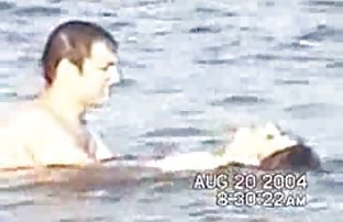 Before leaving her half-brother, the girl remembers the wonderful days spent together
