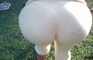 Impatient lesbians did not reach the bedroom and had sex in the kitchen
